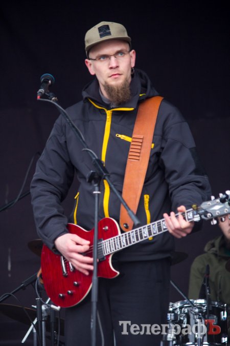 Небезпечні штучки, львівський бородач та багато каші: святкування Дня Добровольця у Кременчуці