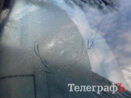 Кременчужанке на ходу разбили лобовое стекло в авто... бутылкой «Корвалола»