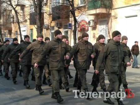 «Як поборем воріженьків – не буде в нас лиха»: Національна гвардія пройшла маршем у Кременчуці