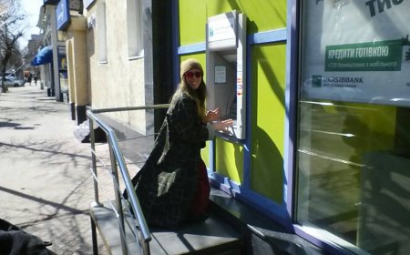 «Царь, очень приятно»: в Кременчуге есть банкомат, которому нужно поклониться перед тем, как снять деньги