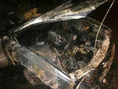 В Крюкове на дамбе загорелся автомобиль – полиция перекрывала дорогу