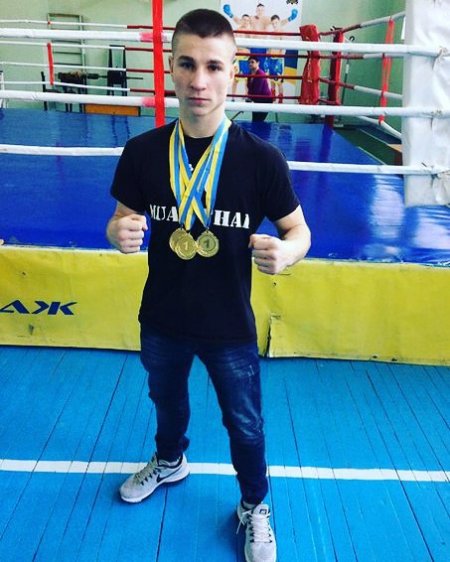 17 на шістьох: кременчуцькі кікбоксери виступили на чемпіонаті України