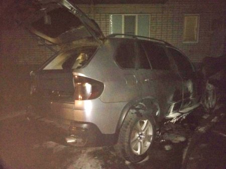 В Кременчуге подожгли внедорожник BMW X5