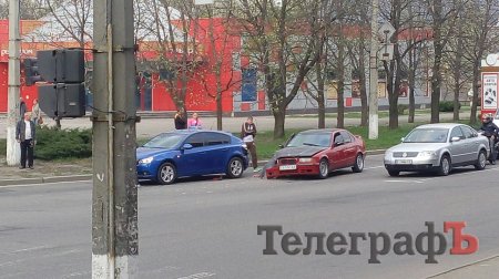 ДТП на Халаменюка: кременчужане толкали троллейбус