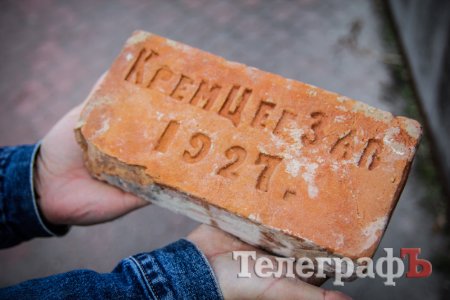 У центрі Кременчука розпродають цеглу 1927 року
