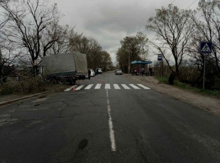 В Кременчуге грузовик врезался в дерево