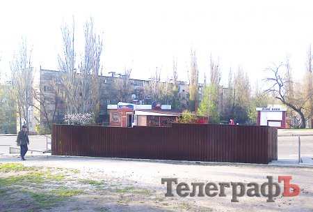 В Кременчуге возле дома мэра на Европейской появилась мусорка по-европейски