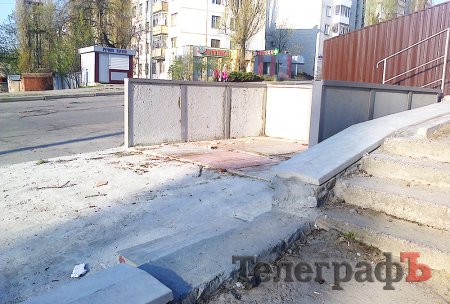 В Кременчуге возле дома мэра на Европейской появилась мусорка по-европейски