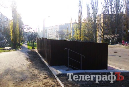 В Кременчуге возле дома мэра на Европейской появилась мусорка по-европейски