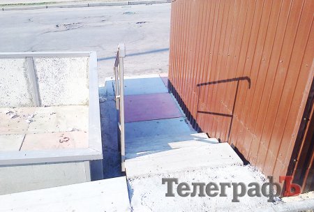 В Кременчуге возле дома мэра на Европейской появилась мусорка по-европейски