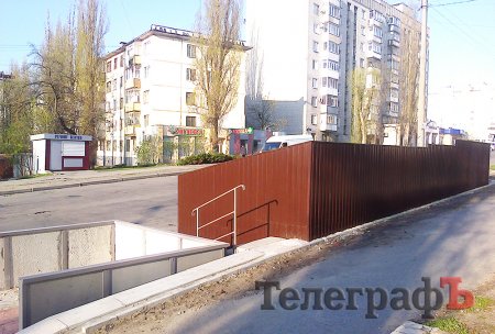 В Кременчуге возле дома мэра на Европейской появилась мусорка по-европейски