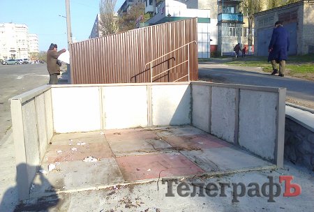 В Кременчуге возле дома мэра на Европейской появилась мусорка по-европейски