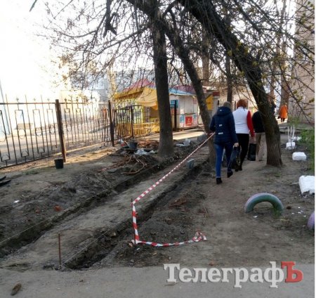 В Кременчуге возле рынка «Аврора» реконструируют пешеходную дорожку