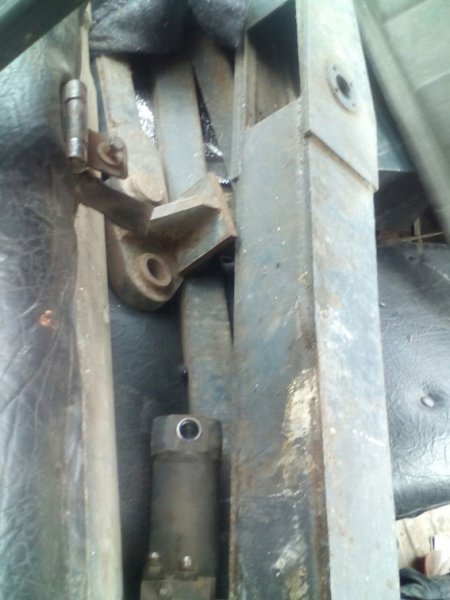 Не сдержался: молодой человек «захватил» из автосервиса автоподъемник