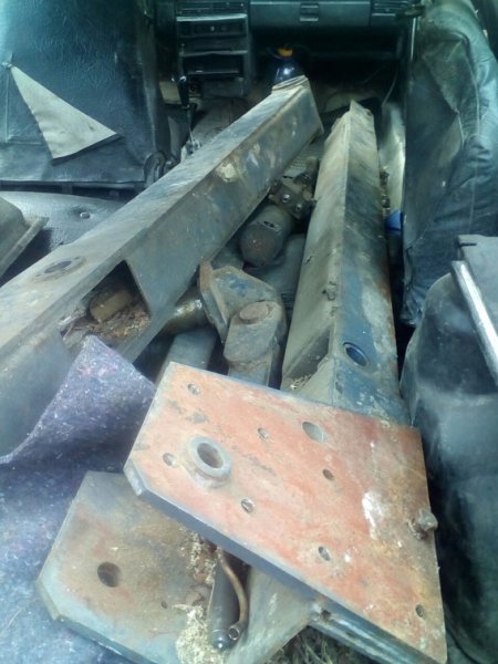 Не сдержался: молодой человек «захватил» из автосервиса автоподъемник