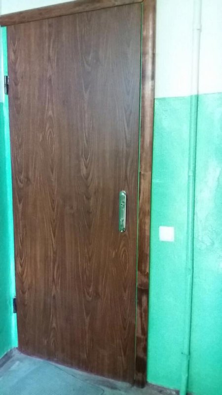 В Кременчуге неизвестные сломали дверь, ведущую к двум опорным пунктам полиции