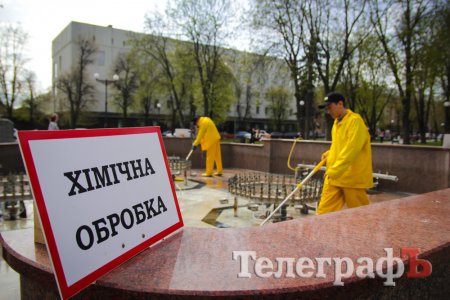 Для любителей сильного и мощного: в сквере им. О.Бабаева почистили фонтан