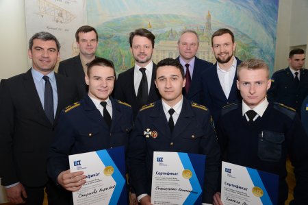 Два курсанта Кременчугского летного колледжа выиграли поездку во Францию на Ле Бурже