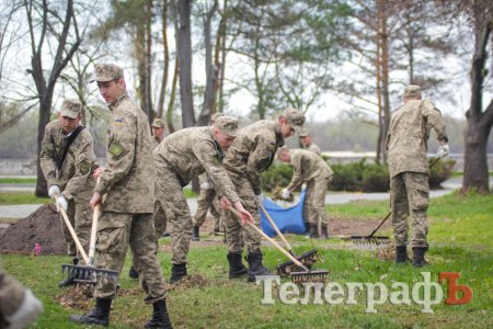 Кременчугская молодежь вычистила 3 городских парка
