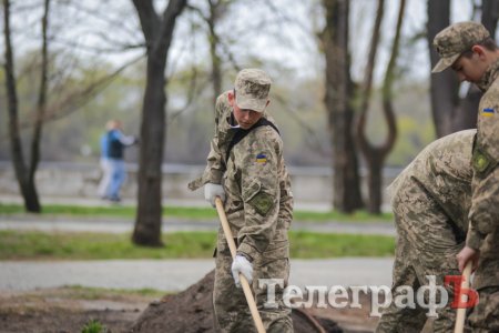 Кременчугская молодежь вычистила 3 городских парка