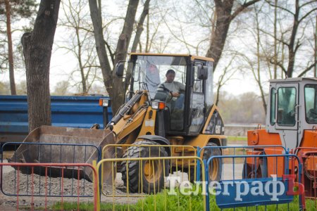 Кременчугская молодежь вычистила 3 городских парка