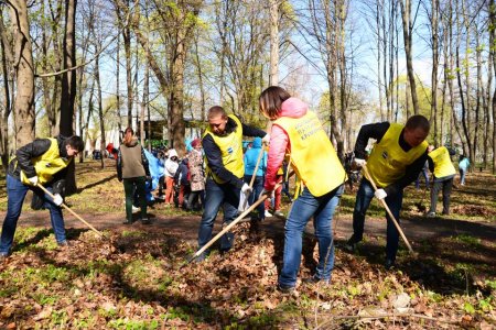 Кременчугская молодежь вычистила 3 городских парка