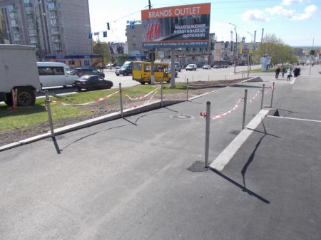 В Кременчуге завершили ремонт тротуара в районе остановки «Водоканал»