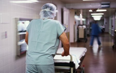 У лікарні померла жінка, яку оголеною знайшли у центрі Кременчука