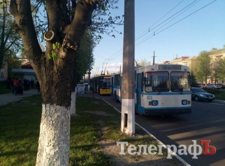 На проспекті Свободи ДТП: рух транспорту ускладнений