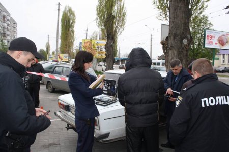 Наркотики и три «ствола» нашли патрульные у кременчужан в машине