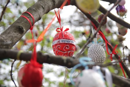 И на пасхальном дереве, и в айбоксах!