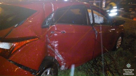 В Кременчуге водитель «под наркотиками» не заметила ни дерево, ни столб В Кременчуге водитель «под наркотиками» не заметила ни дерево, ни столб