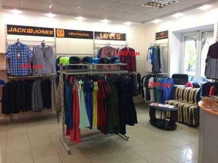 Великий розпродаж у магазині брендового одягу ”Fashion Shop” знижка -50%