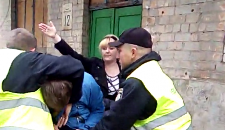 В Кременчуге на Авроре женщины пытались «отбить» у полиции нарушителя