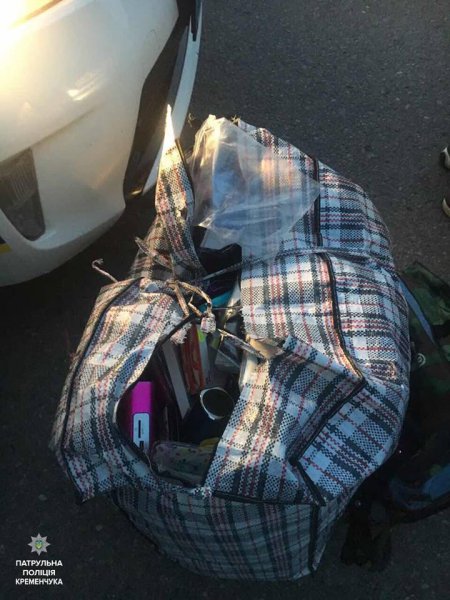 Кременчугские патрульные поймали воров с полными сумками техники