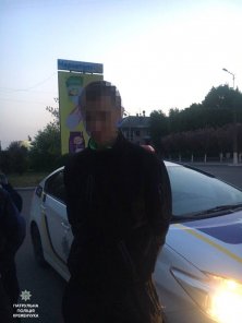 Кременчугские патрульные поймали воров с полными сумками техники