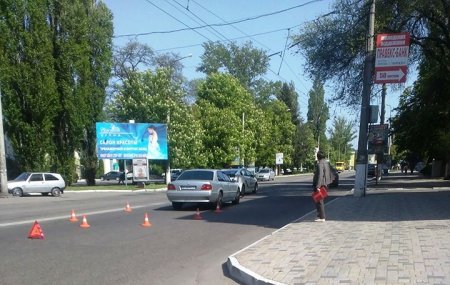 В Кременчуге BMW сбил 13-летнюю девочку В Кременчуге BMW сбил 13-летнюю девочку