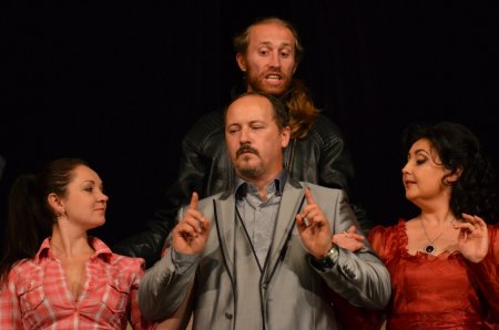 Виставу Кременчуцького Троїцького театру у Києві можна подивитись он-лайн Виставу Кременчуцького Троїцького театру у Києві можна подивитись он-лайн