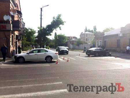 ДТП на мистическом перекрестке в Кременчуге: Honda не уступила дорогу Mazd'e  (ожидайте видео)