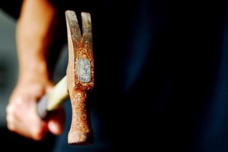 Кременчужанин  избил свою 73-летнюю супругу молотком