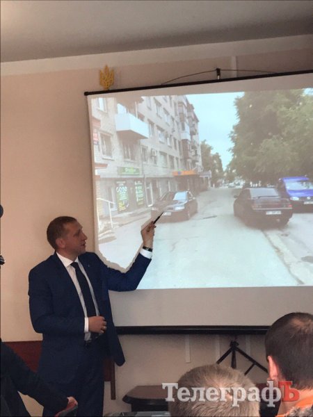 Теперь установят знаки: мэра Малецкого чуть не прокатили на капоте