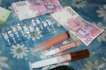 Кременчужанку, торговавшую в Крюкове «ширкой» и метадоном, задержали Кременчужанку, торговавшую в Крюкове «ширкой» и метадоном, задержали