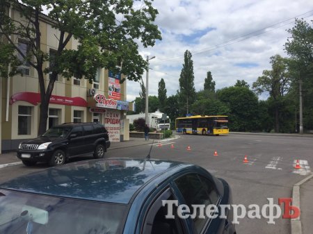 В Кременчуге Mercedes E200 въехал в «рошеновскую» фуру