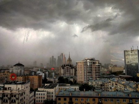 «У природы нет плохой погоды»: московский «апокалипсис» в конце рабочего дня