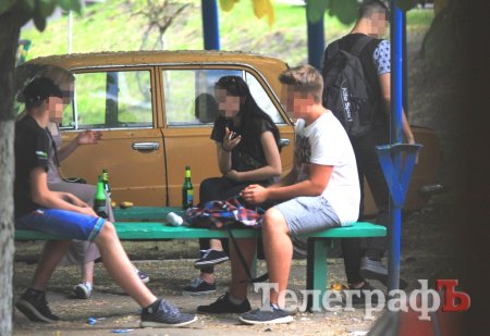 Пиво, сигареты и горящие мусорки: кременчугские школьники ушли на каникулы