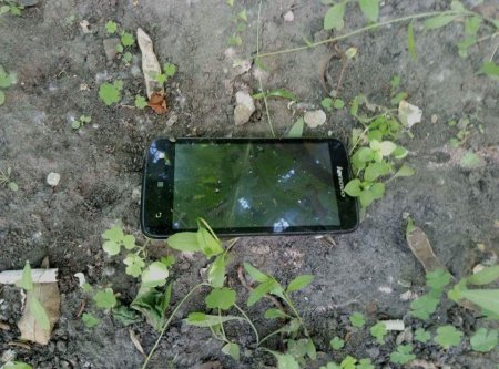 В Кременчуге поймали грабителя, пока он разглядывал украденный телефон