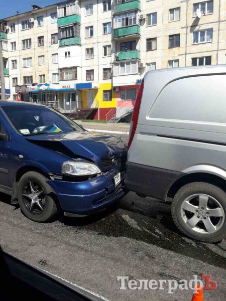 В Кременчуге лекговушка «догнала» бус: есть пострадавшие