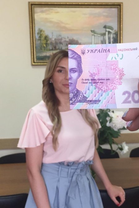 У Полтавській ОДА підтримали флешмоб допомоги онкохворим дітям