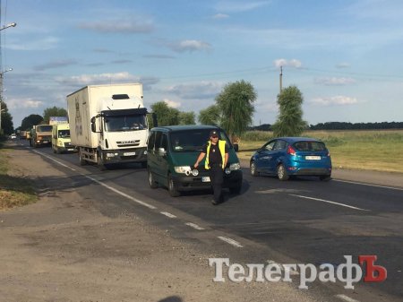 В Кременчуге столкнулись полицейская машина и ВАЗ: четверо пострадавших