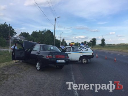 В Кременчуге столкнулись полицейская машина и ВАЗ: четверо пострадавших